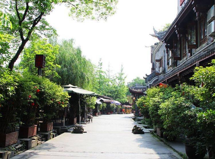 龙胜:春运首日开启暖冬模式
